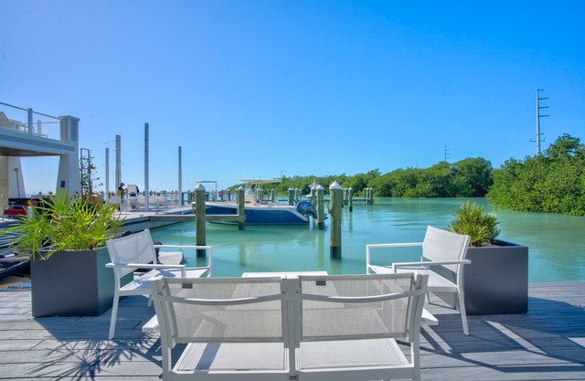 Oceanfront Views 2 Story Home Marina & Pool