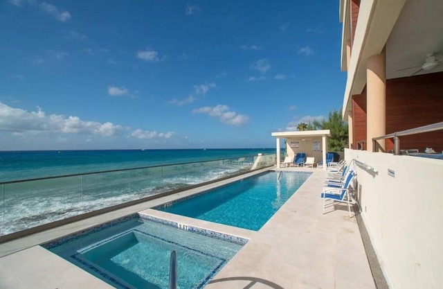 Oceanfront with 7 mile beach views, Ground-Floor, Pool, Sleeps 6