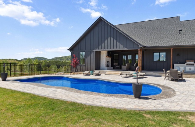 Oconee Belle w/Pool and Mountain View+ sleeps 10