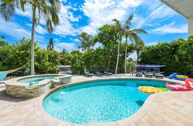 OCT DEALS - Waterfront Canal/Hot Tub/Htd Pool/Boat Dock/AMIHomeRental