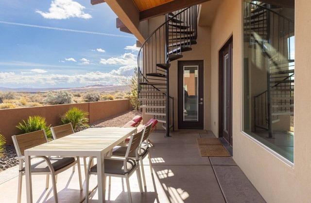 Off Course: Stargaze & Soak in Desert Sunsets