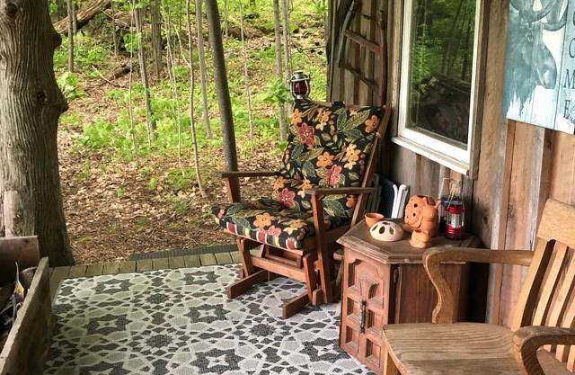 Off Grid Cabin sleeps 2 comfortably and additional 2 on futon.
