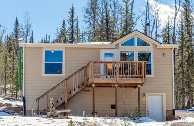 Off-Grid Forest Getaway w/WiFi on 4 Acres