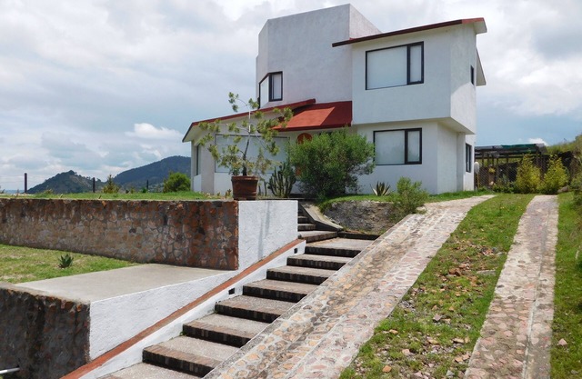 Off-grid Getaway House, Cozy & Spacious! Excellent view of Ixtlahuaca Valley