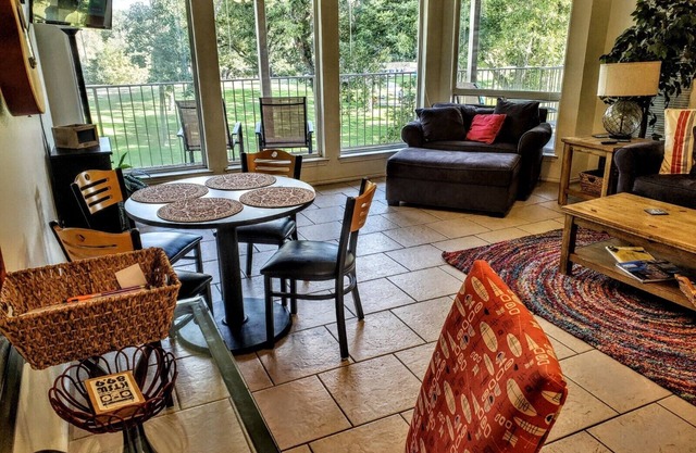 Off the Hook Americana Get Away/On The Guadalupe river/pet friendly