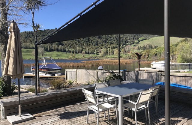 OKAREKA LAKE EDGE VERY POPULAR LAKESIDE PROPERTY WITH WATER TOYS INCLUDED