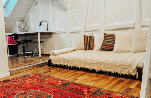 Old apartment in the heart of the city with terrace