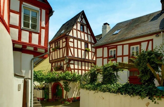 Old Council House on the Moselle (9 people)