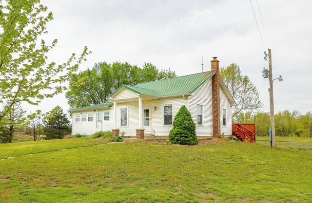 Old Kansas Cattle Ranch! Peaceful living at its finest! Pet-friendly.