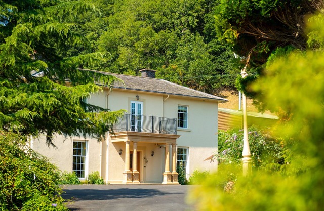 OLD RECTORY HOUSE, family friendly, luxury holiday cottage in Caersws