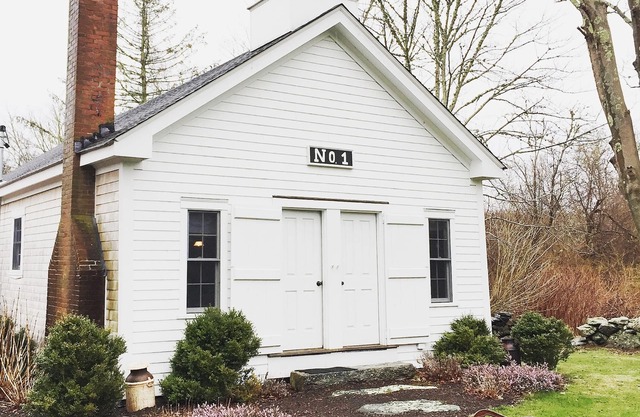 Old Tiverton Four Corners Schoolhouse No. 1