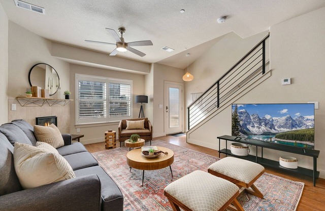 Old Town Getaway – Free Bikes & Private Balconies