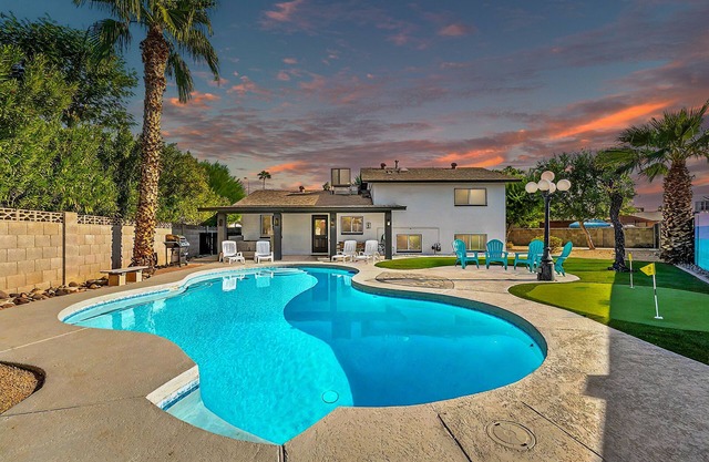 Old Town Scottsdale Getaway with Pool, Hot Tub, Private Putting Green & Foosball