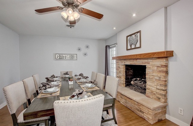 Old Town Scottsdale w/Heated Pool & Pool Table, Sleeps 12