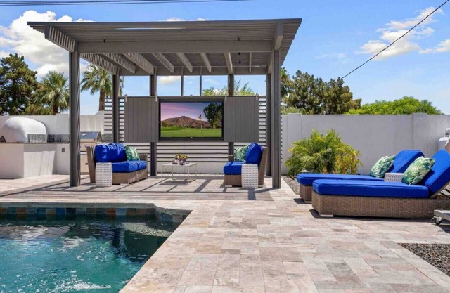 Old Town Scottsdale w/Pool, Casita & 5 Bedrooms!
