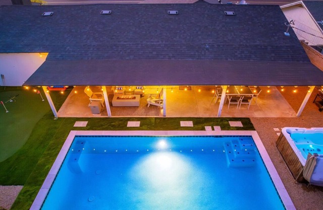 Oldtown Scottsdale Paradise+Walking Distance+Putting Green+Movie Projector+Hot Tub