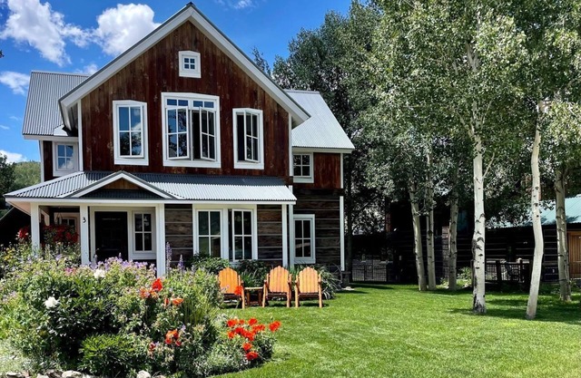 "Olive's Branch" is an amazing home in the perfect town location!