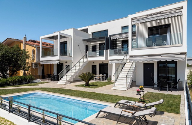 Olympiada Two Bedroom Loft with Pool Access