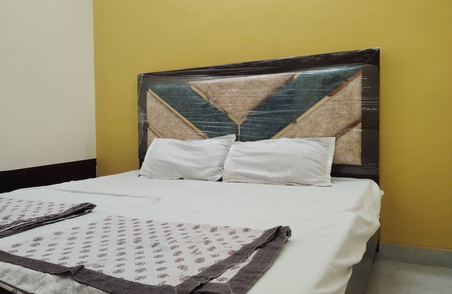 Om Sadan Guest House Ayodhya Dhaam - Centrally Located Guest House In Holy City