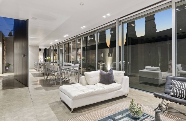 Omaha's Luxurious Hideaway