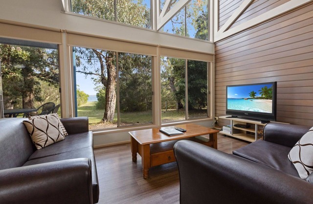 Omeo - Waterfront Retreat: Secluded lodges perfect for nature lovers