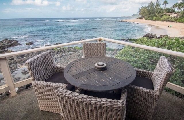 ON THE SAND! Chuns Reef Beach House - Oceanfront Main House - A/C - Beach Toys