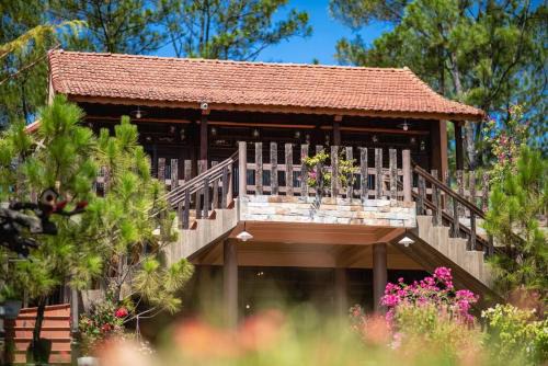 ONA HOME - Entire Hue-styled garden house nearby a pine hill