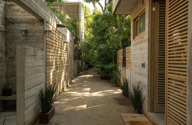 Ona & Nami - Casa Macu Saladita surf break