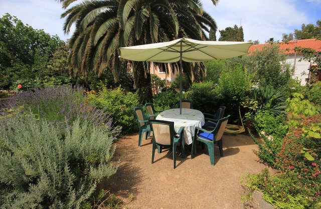 One bedroom apartment with terrace Veli Lošinj, Lošinj (A-8029-a)