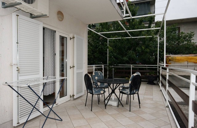One bedroom apartment with terrace and sea view Crikvenica (A-5553-c)