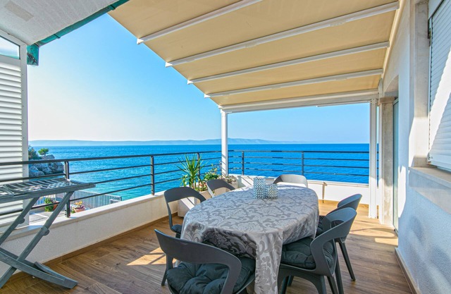 One bedroom apartment near beach Drašnice, Makarska (A-6652-a)