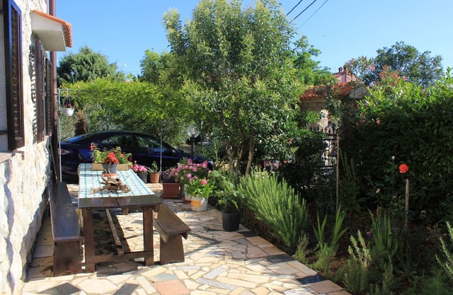 One bedroom apartment with balcony and sea view Punta križa, Cres (A-383-a)