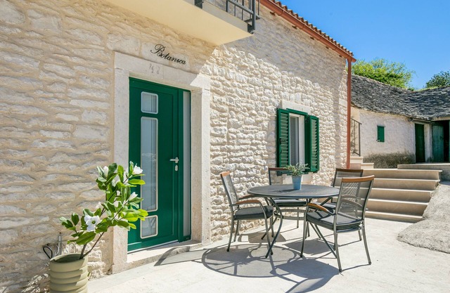 One bedroom apartment with terrace Škrip, Brač (A-23826-b)