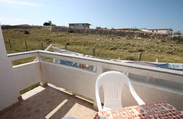 One bedroom apartment near beach Kustići, Pag (A-6353-d)