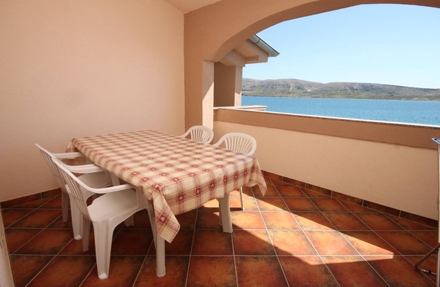 One bedroom apartment near beach Kustići, Pag (A-6376-b)