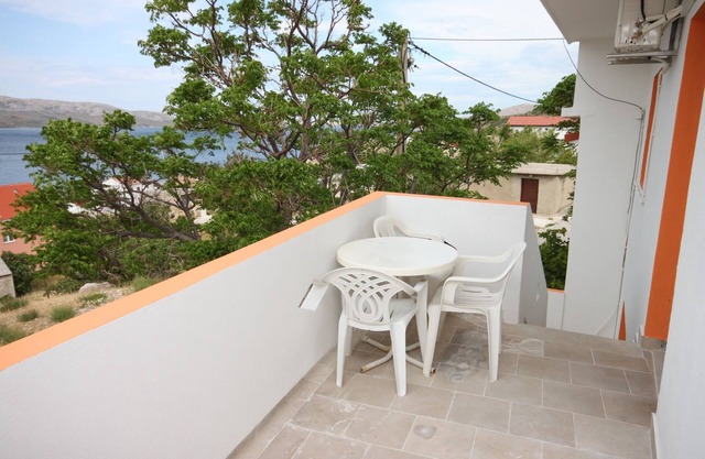 One bedroom apartment with terrace and sea view Metajna, Pag (A-6421-a)