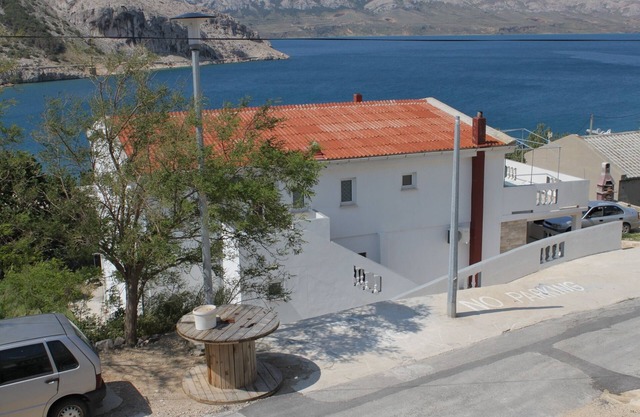 One bedroom apartment with terrace and sea view Metajna, Pag (A-6336-g)
