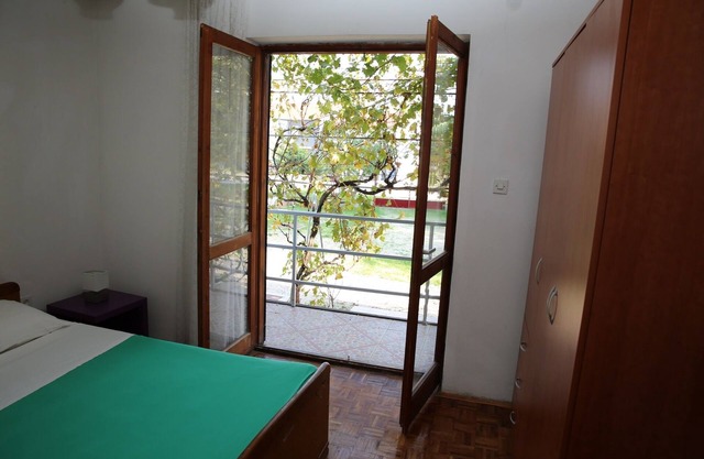 One bedroom apartment with balcony Vodice (A-16190-d)