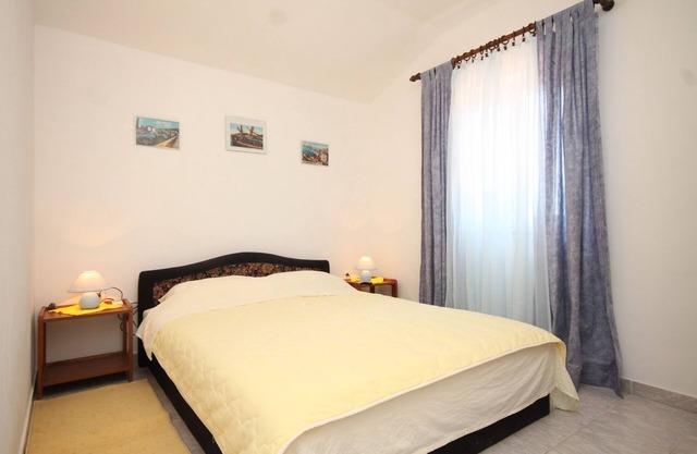 One bedroom apartment with air-conditioning Artatore, Lošinj (A-8007-a)