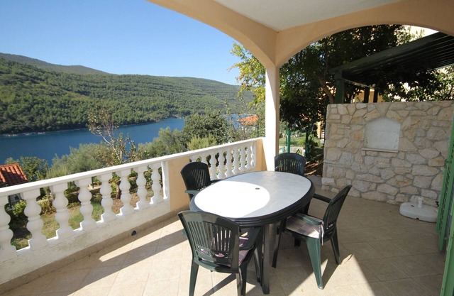 One bedroom apartment with terrace and sea view Duga Luka (Prtlog), Labin (A-3025-b)