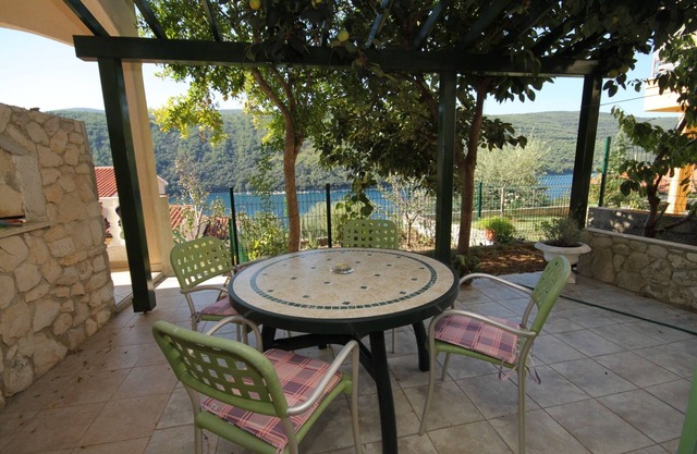 One bedroom apartment with terrace and sea view Duga Luka (Prtlog), Labin (A-3025-c)