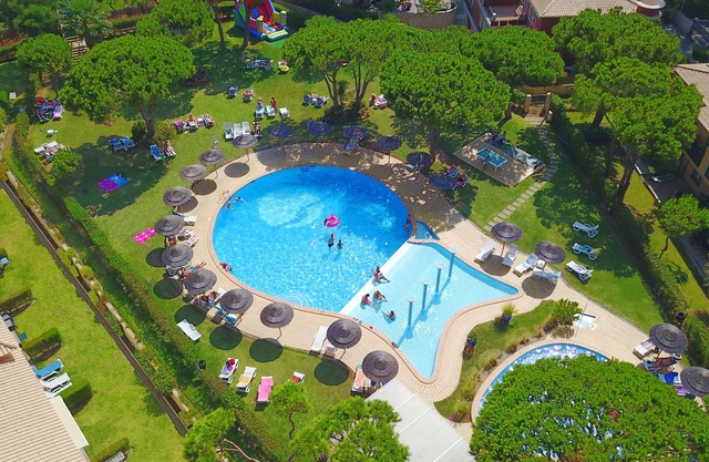 One Bedroom Apt | 300m from the beach | 2 pool areas | Free Wifi | Central