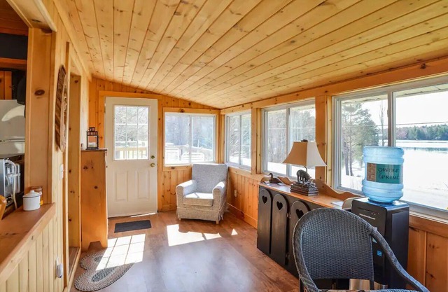 One Bedroom Cottage W/Loft By The Moon River