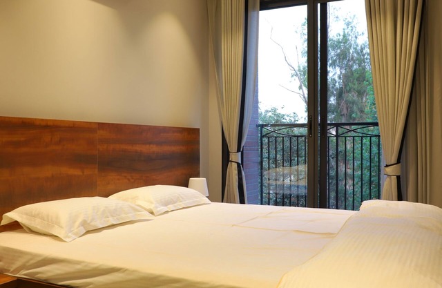 One BHK in the heart of South Delhi & Famous Shopping District/Metro Access