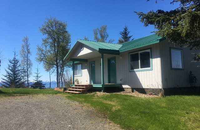 One of Homer's Best Views - Cabin #2 (Family friendly)