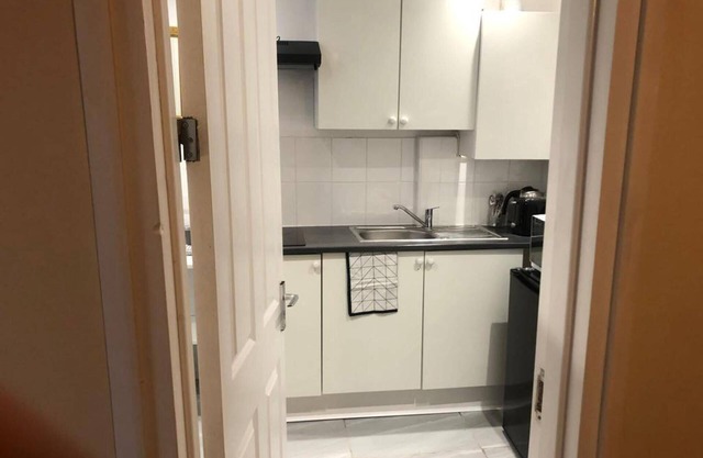 Onsite Cosy Practical Studio - in a Quite Area