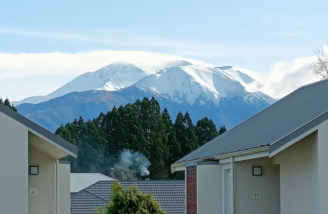 Opuke Crash Pad, enjoy Resort Facilities, Opuke Hot Pools, Ski Field.