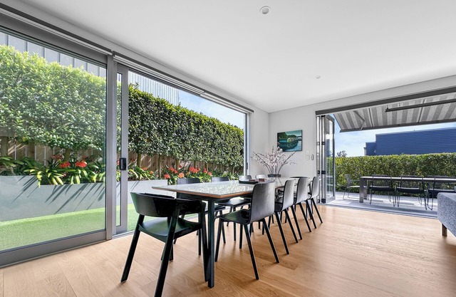 Orakei Oasis l Quality 3 Bed House inc. Views