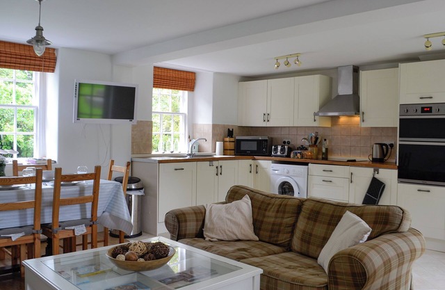 Orchard Cottage - UK12525