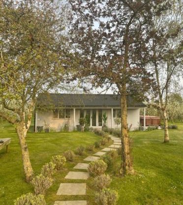 Orchard Retreat - Rural Cabin - Private Hot Tub!